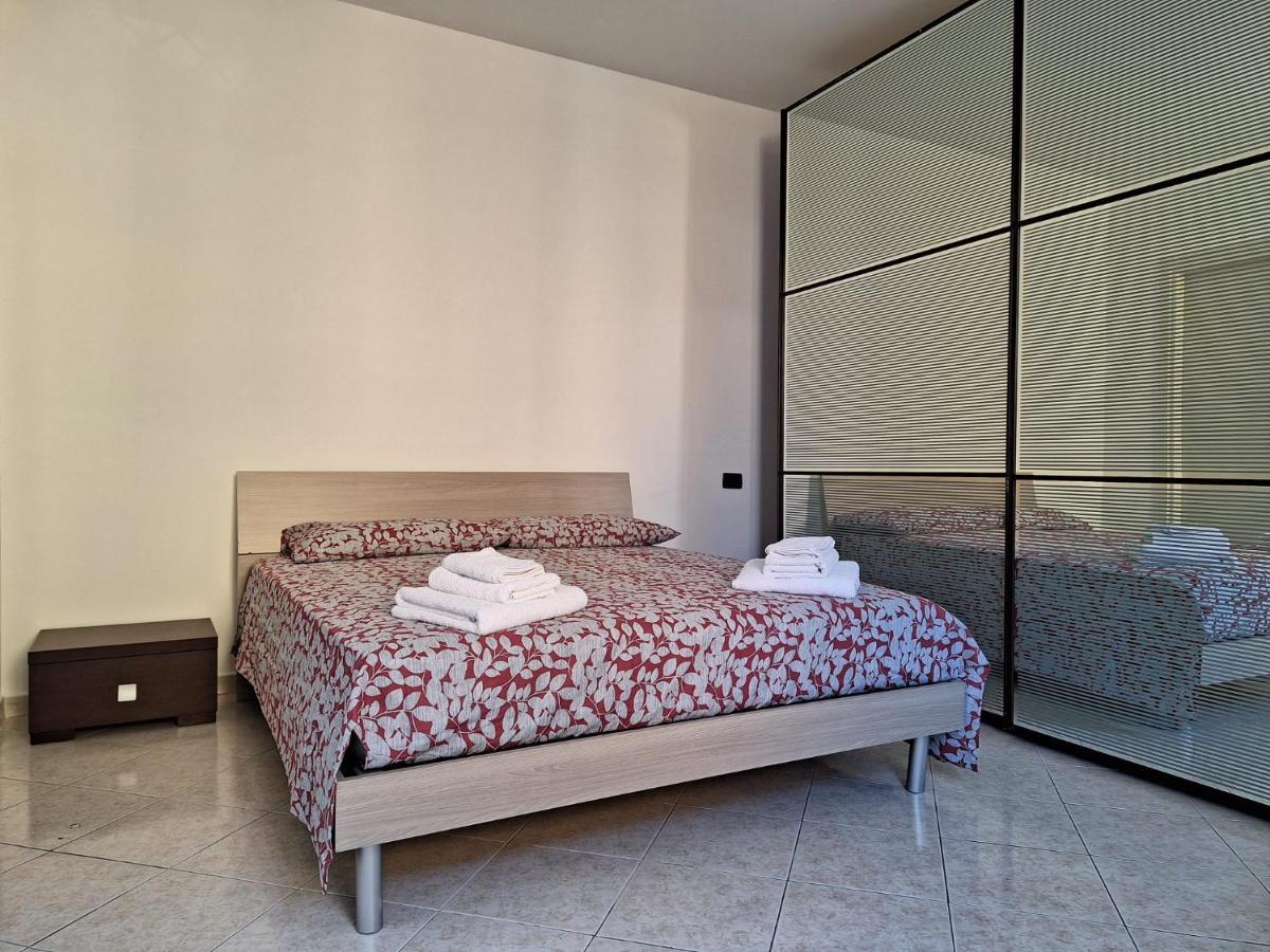 Appartamento La Casa Dei Nonni Malnate ภายนอก รูปภาพ